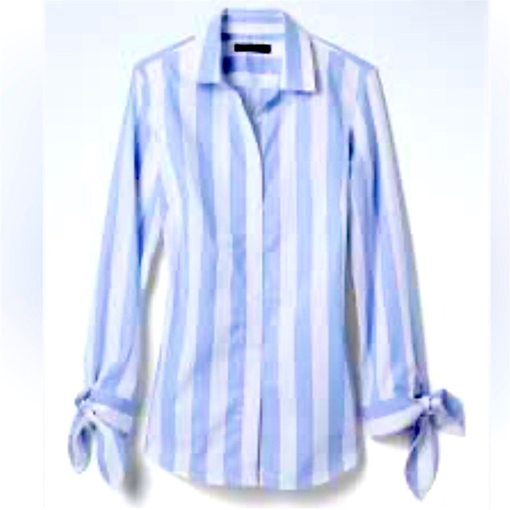 🩵🤍 Banana Republic Light Blue and White Striped Shirt with Tie Sleeves